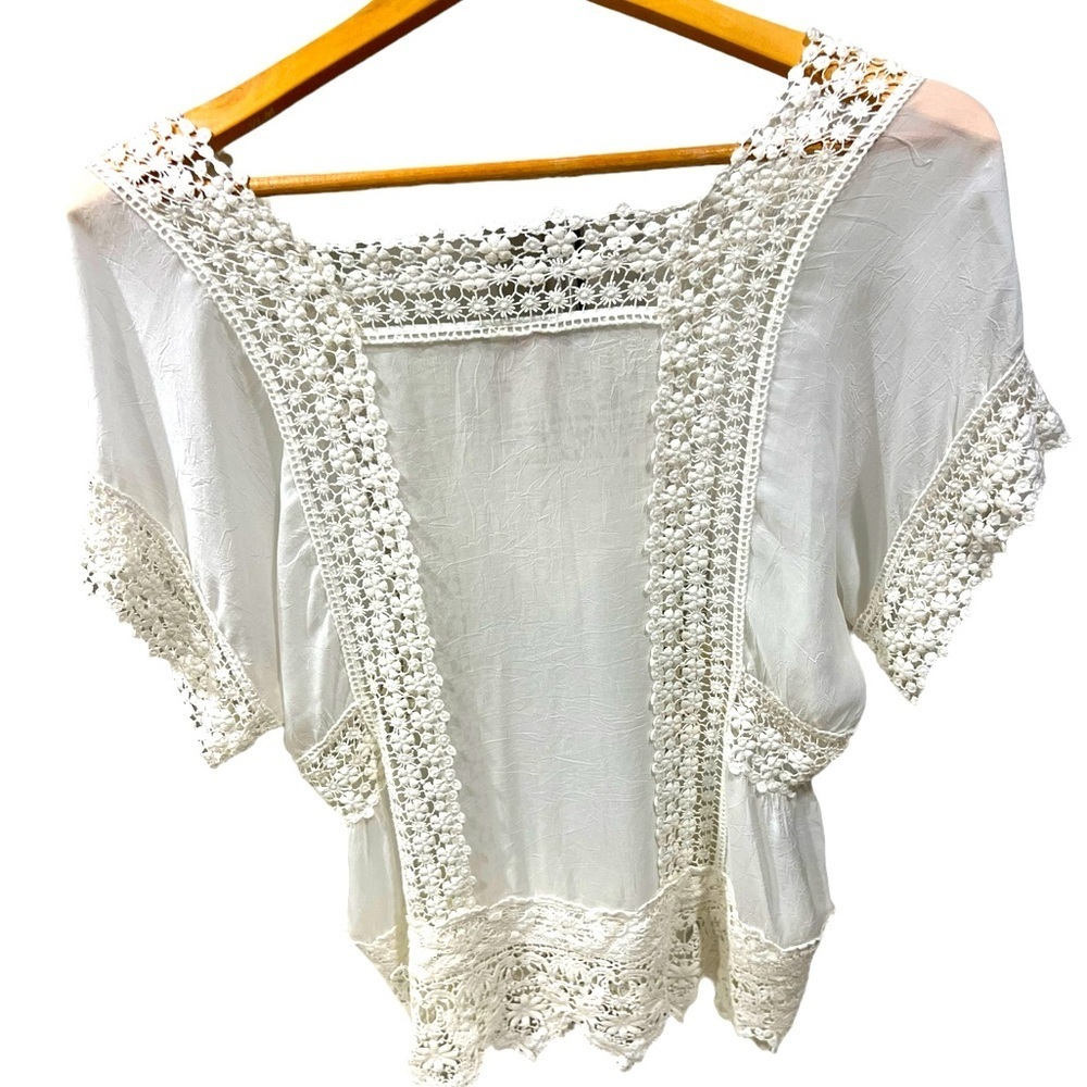 Johnny Was white lace in excellent condition. Size Small